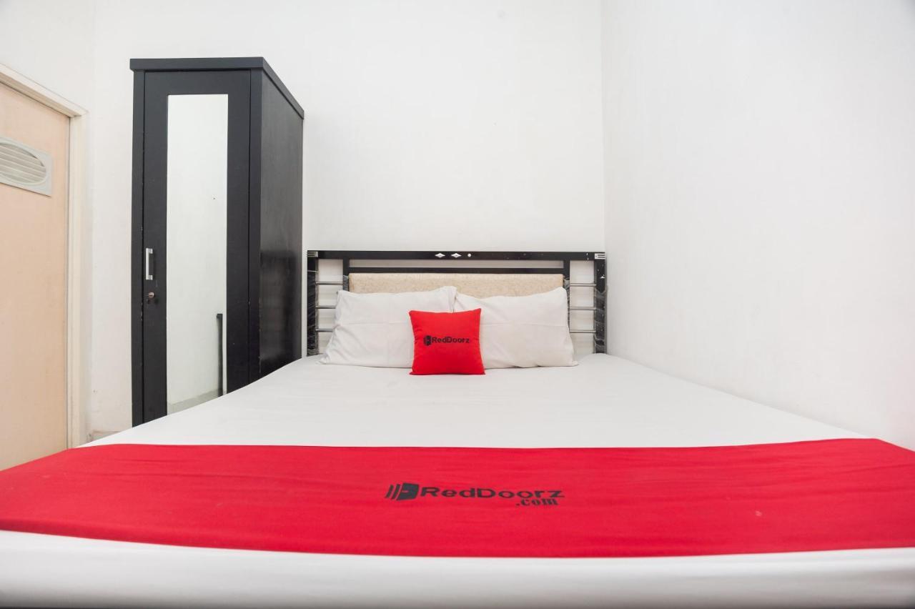 Hotel Reddoorz Syariah Near Grand Galaxy Park Ceger Zewnętrze zdjęcie
