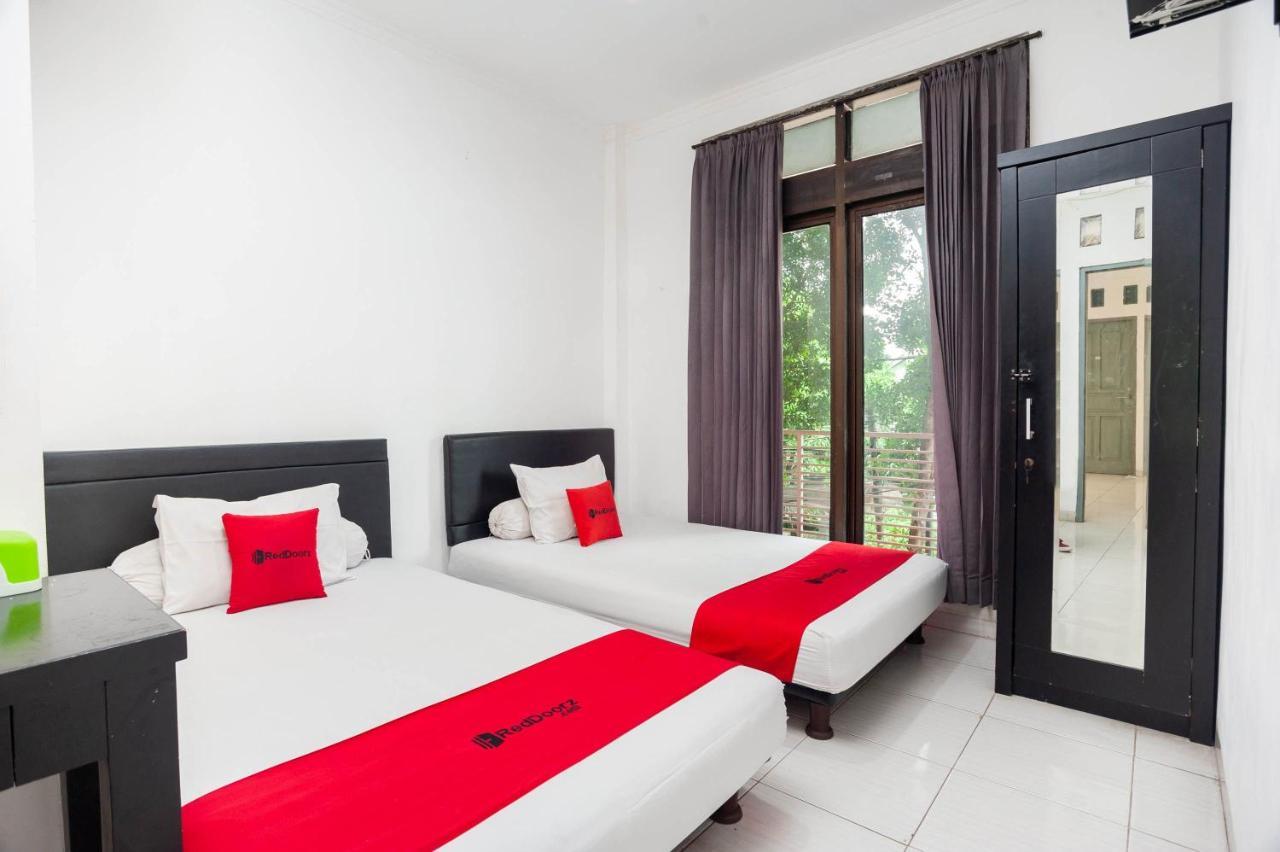 Hotel Reddoorz Syariah Near Grand Galaxy Park Ceger Zewnętrze zdjęcie